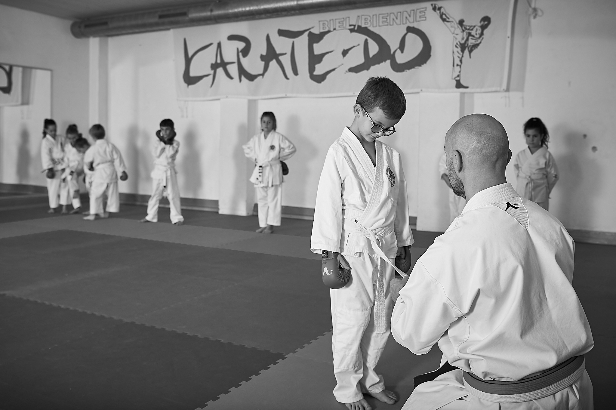 ZEN SHIN Karate U8 Bonsai Uebergabe der Pruefungsabzeichen für Kind