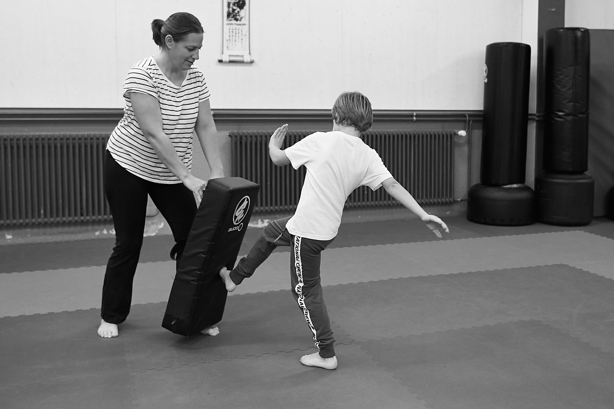 ZEN SHIN Karate 3+MuKi-VaKi Mutter und Kind trainieren Kicks