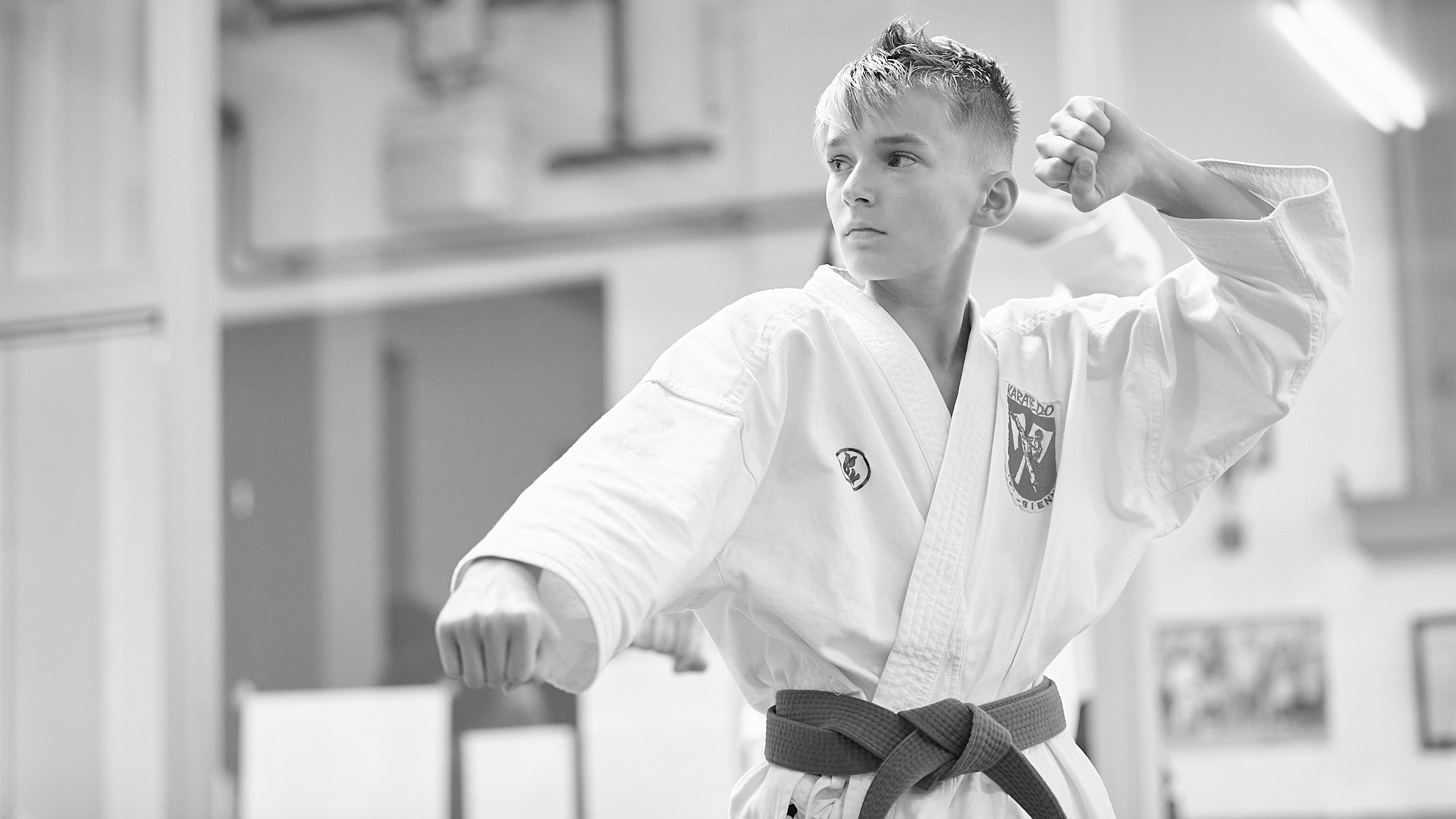 ZEN SHIN Karate-Do Jugentlicher beim trainieren