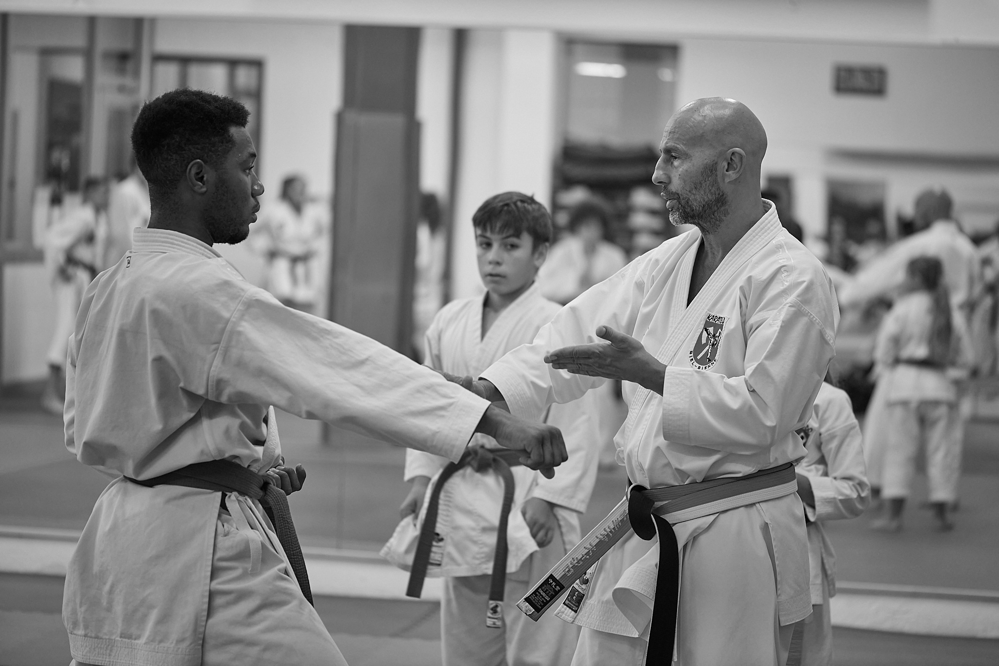 ZEN SHIN Karate - Chefinstruktor Dominique Sigillò mit Schueler