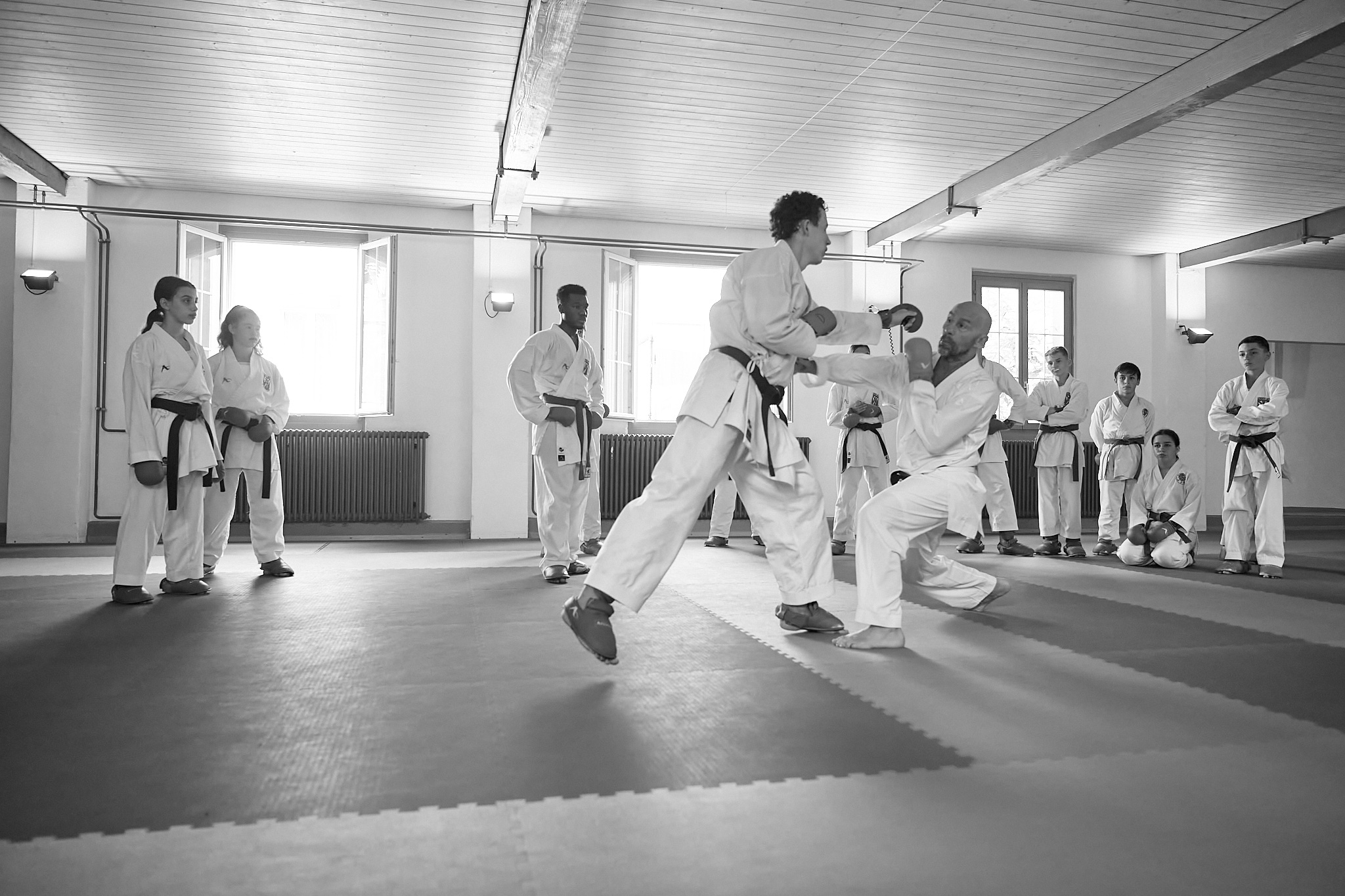 ZEN SHIN Karate - Chefinstruktor Dominique Sigillò mit Schueler